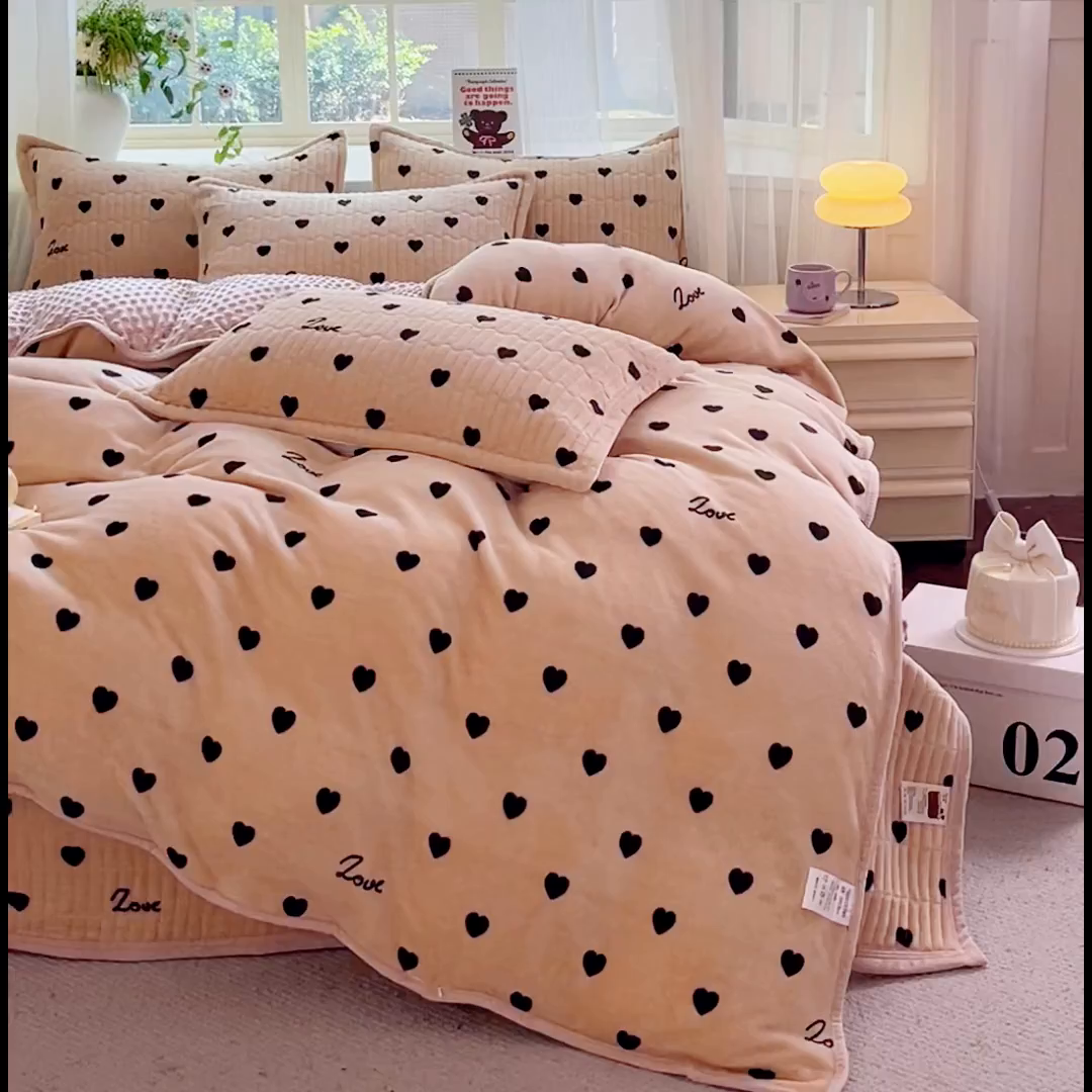 91家纺网 家纺一手货源 找家纺 尚美 2025新款豆豆绒高克重床盖被套四件套 心语