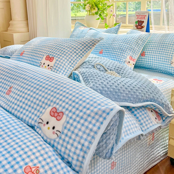 91家纺网 家纺一手货源 找家纺 尚美 2025新款豆豆绒高克重床盖被套四件套 樱桃KT猫