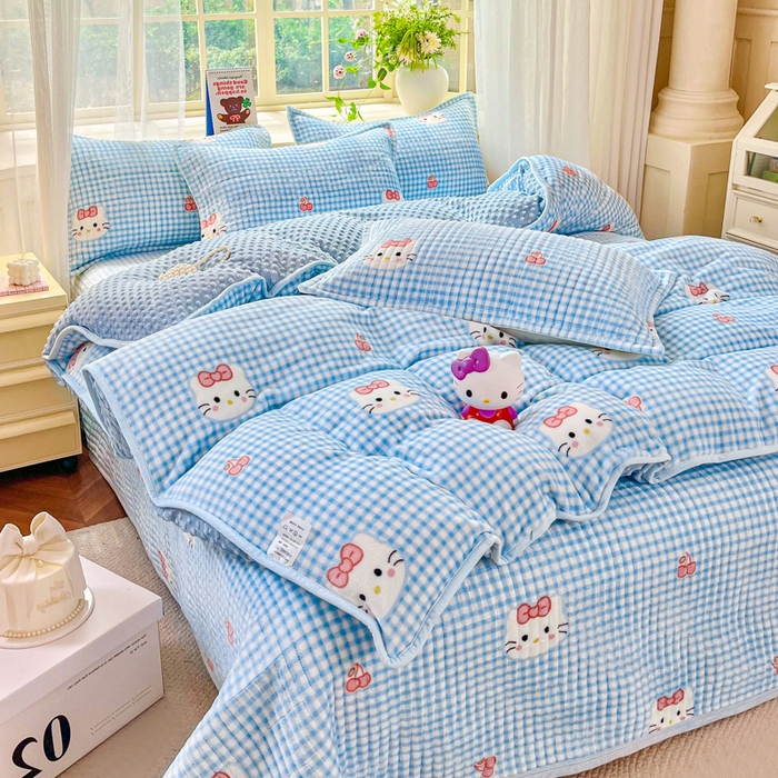 91家纺网 家纺一手货源 找家纺 尚美 2025新款豆豆绒高克重床盖被套四件套 樱桃KT猫