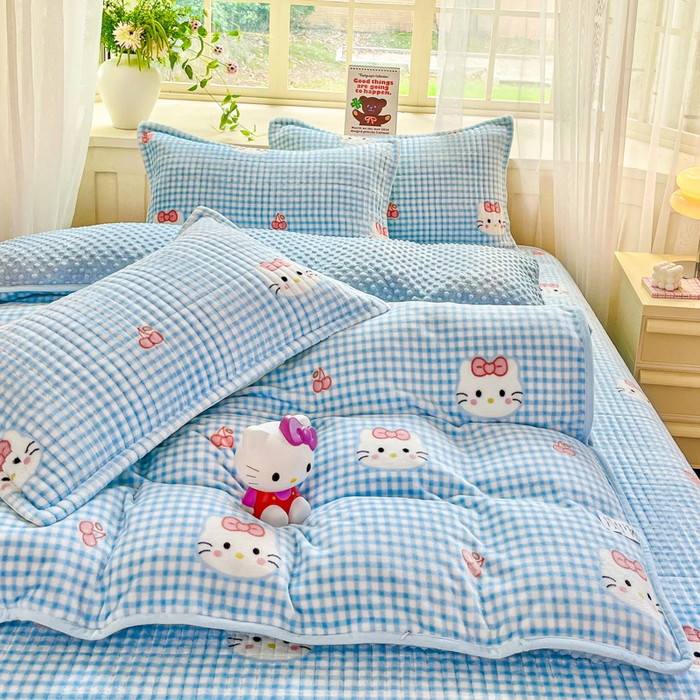 91家纺网 家纺一手货源 找家纺 尚美 2025新款豆豆绒高克重床盖被套四件套 樱桃KT猫