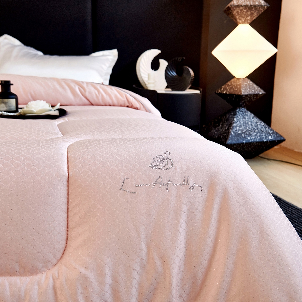 91家纺网 家纺一手货源 找家纺 CINNY馨宜 2025新款银离子抗菌蚕丝大豆春秋被冬被被子被芯 粉色