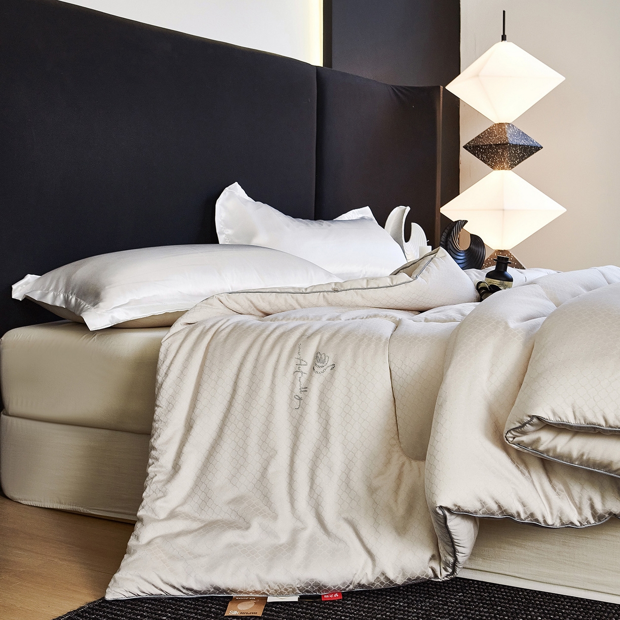 91家纺网 家纺一手货源 找家纺 CINNY馨宜 2025新款银离子抗菌蚕丝大豆春秋被冬被被子被芯 银色