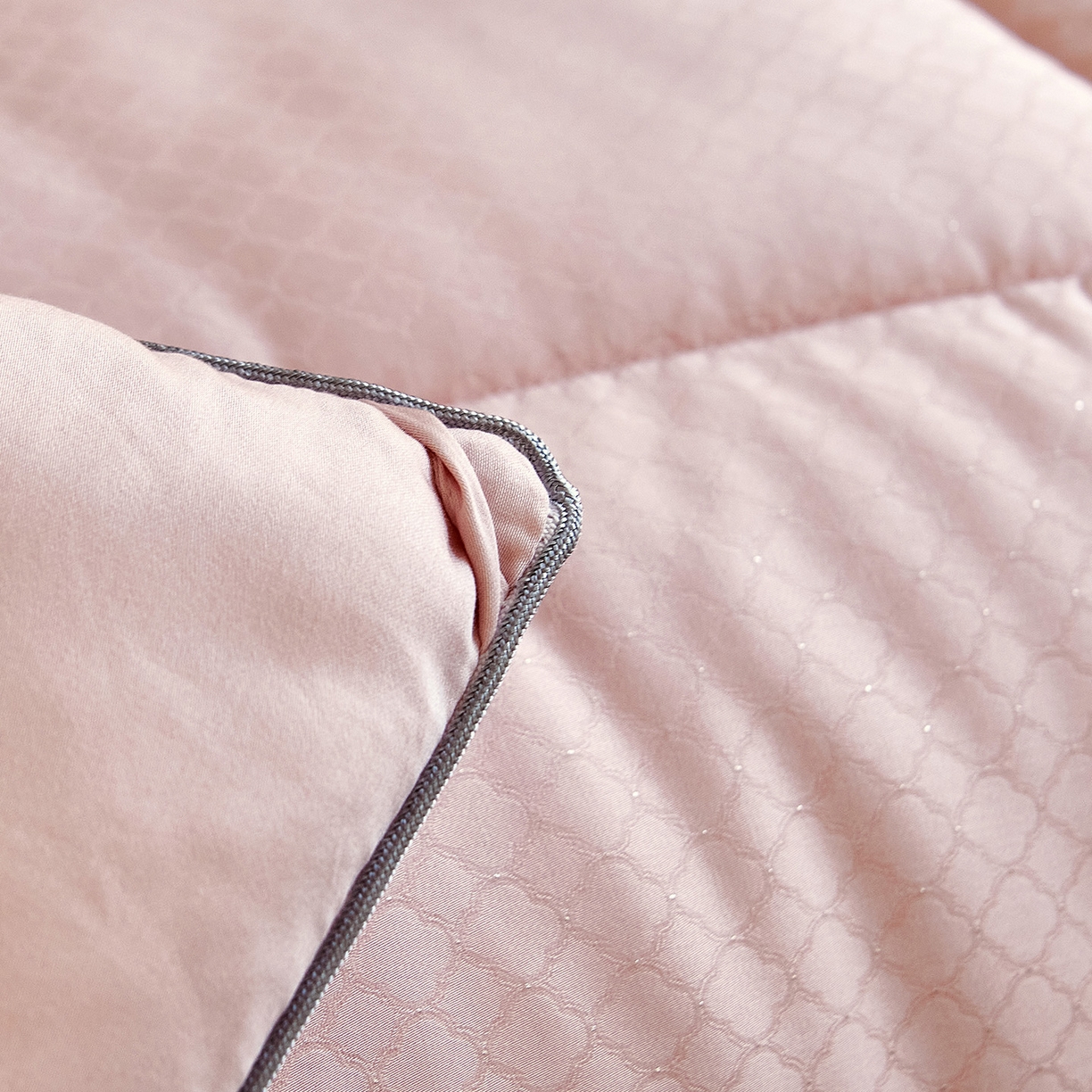 91家纺网 家纺一手货源 找家纺 CINNY馨宜 2025新款银离子抗菌蚕丝大豆春秋被冬被被子被芯 粉色