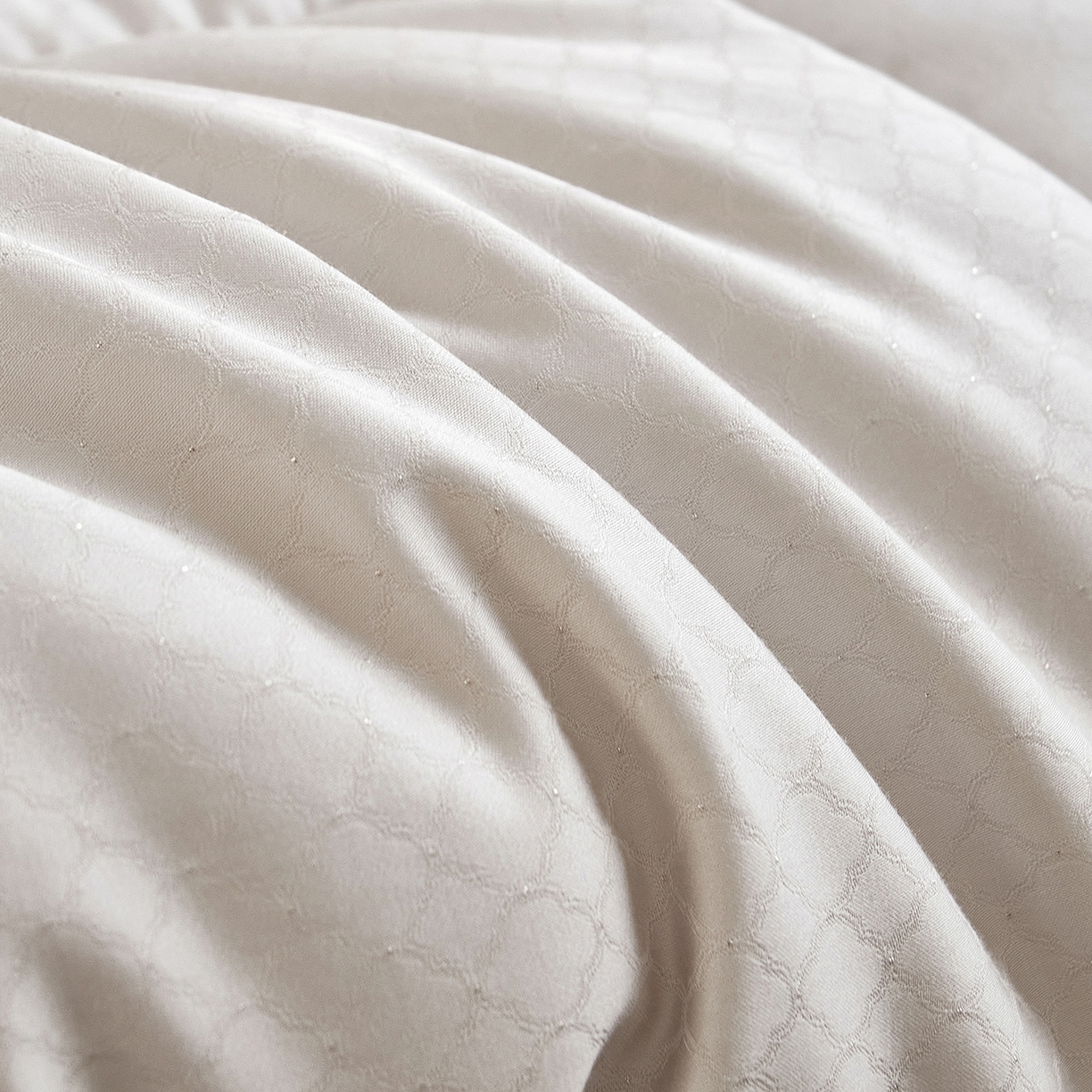 91家纺网 家纺一手货源 找家纺 CINNY馨宜 2025新款银离子抗菌蚕丝大豆春秋被冬被被子被芯 银色