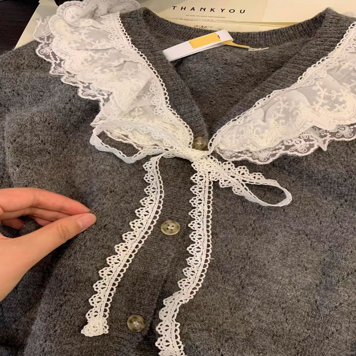 91家纺网 家纺一手货源 找家纺 （总）洛兰沙家居馆 只代发小香风毛衣女春秋慵懒可爱甜美蕾丝圆领针织开衫短款外套温柔上衣