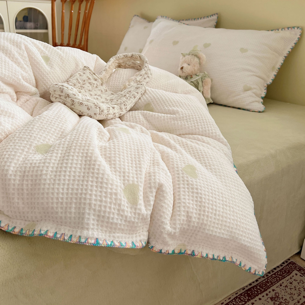 91家纺网 家纺一手货源 找家纺 （总）十里居 2025新款三角针爱心系列雕花牛奶绒四件套