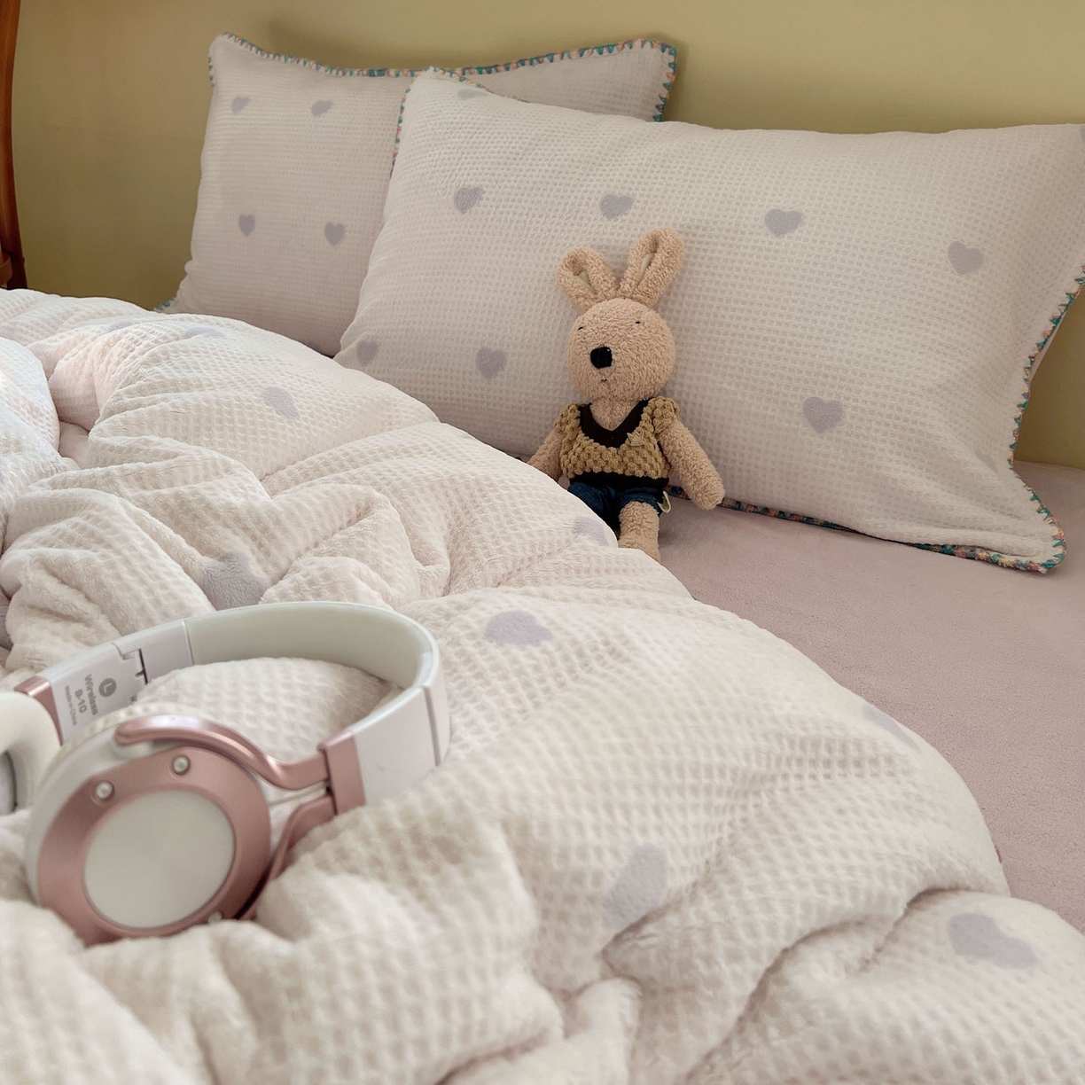 91家纺网 家纺一手货源 找家纺 （总）十里居 2025新款三角针爱心系列雕花牛奶绒四件套