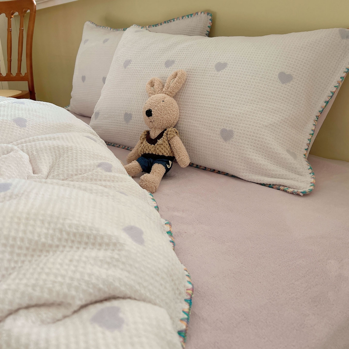 91家纺网 家纺一手货源 找家纺 （总）十里居 2025新款三角针爱心系列雕花牛奶绒四件套