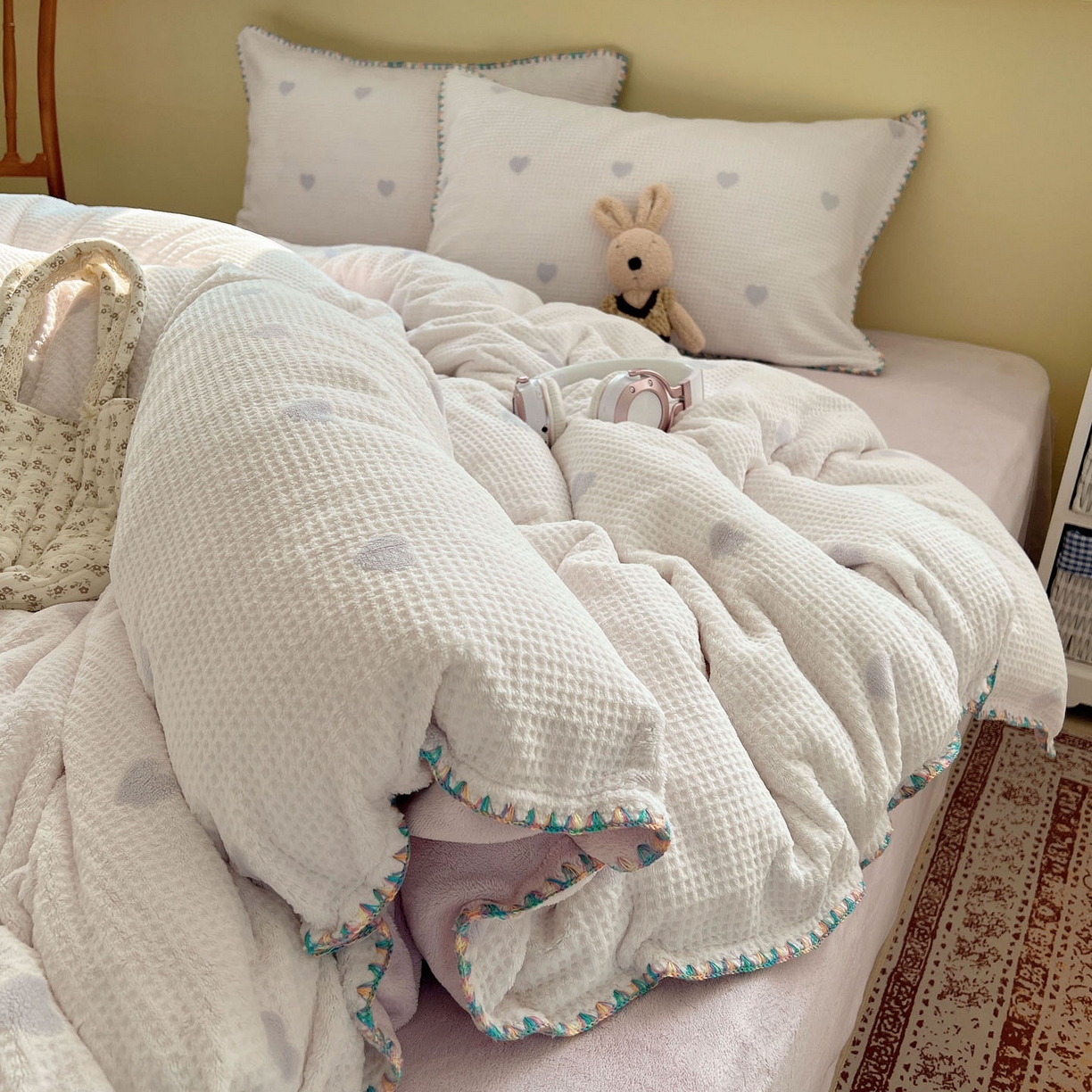 91家纺网 家纺一手货源 找家纺 （总）十里居 2025新款三角针爱心系列雕花牛奶绒四件套