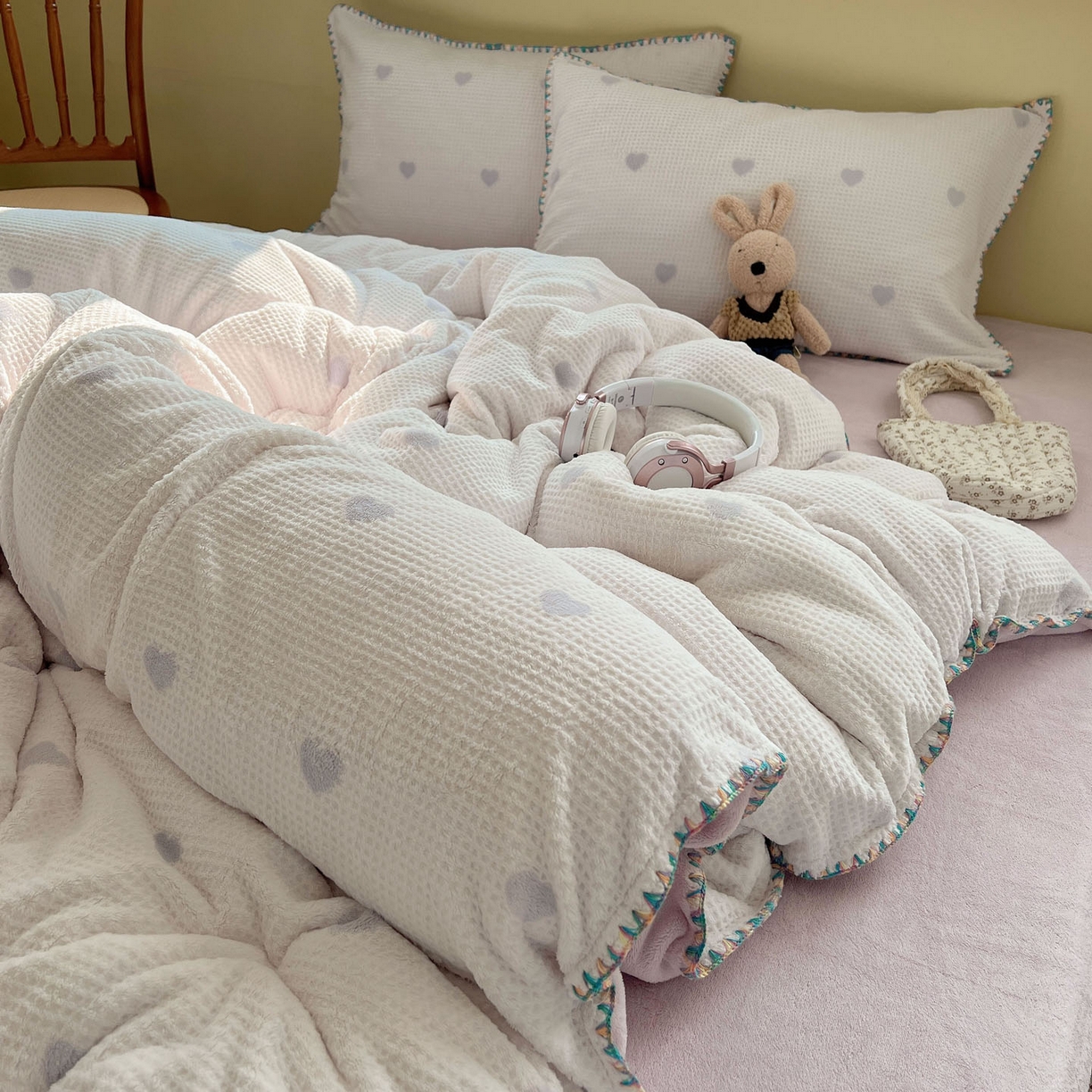 91家纺网 家纺一手货源 找家纺 （总）十里居 2025新款三角针爱心系列雕花牛奶绒四件套