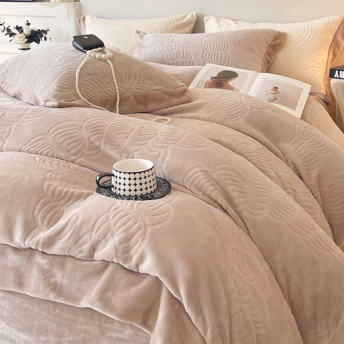 91家纺网 家纺一手货源 找家纺 （总）乐蔻家纺 2025新款欧式烂花牛奶绒四件套-伊索