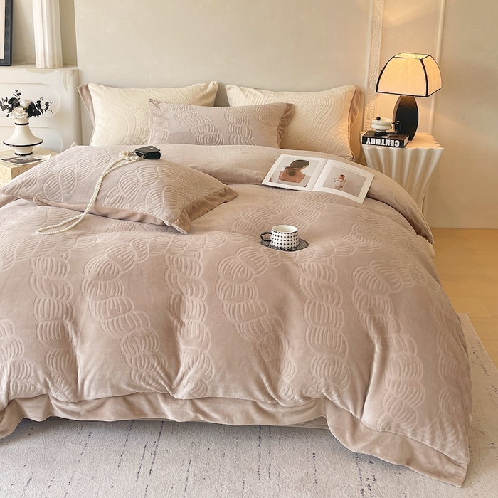 91家纺网 家纺一手货源 找家纺 （总）乐蔻家纺 2025新款欧式烂花牛奶绒四件套-伊索