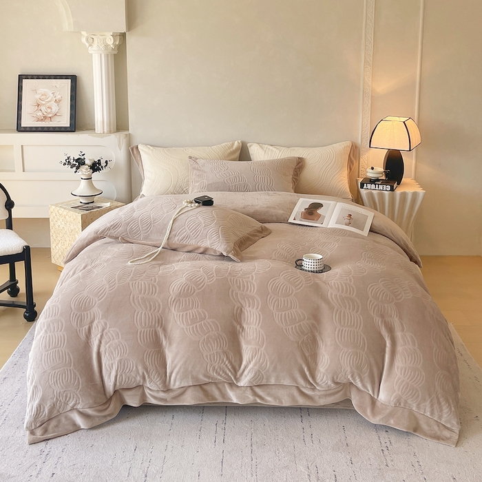 91家纺网 家纺一手货源 找家纺 （总）乐蔻家纺 2025新款欧式烂花牛奶绒四件套-伊索