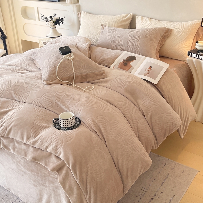 91家纺网 家纺一手货源 找家纺 （总）乐蔻家纺 2025新款欧式烂花牛奶绒四件套-伊索