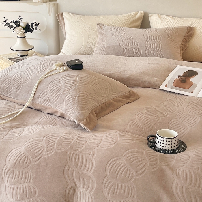 91家纺网 家纺一手货源 找家纺 （总）乐蔻家纺 2025新款欧式烂花牛奶绒四件套-伊索