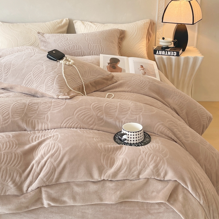 91家纺网 家纺一手货源 找家纺 乐蔻家纺 2025新款欧式烂花牛奶绒四件套-伊索 伊索-卡其