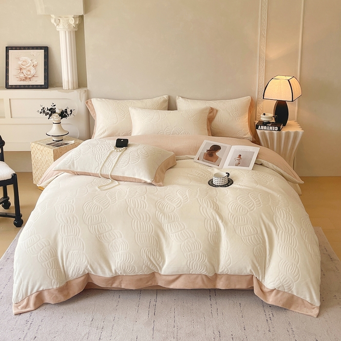 91家纺网 家纺一手货源 找家纺 乐蔻家纺 2025新款欧式烂花牛奶绒四件套-伊索 伊索-奶白