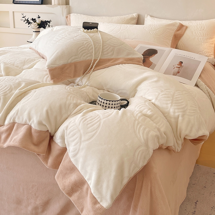 91家纺网 家纺一手货源 找家纺 乐蔻家纺 2025新款欧式烂花牛奶绒四件套-伊索 伊索-奶白