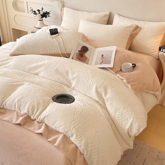 91家纺网 家纺一手货源 找家纺 乐蔻家纺 2025新款欧式烂花牛奶绒四件套-伊索 伊索-奶白