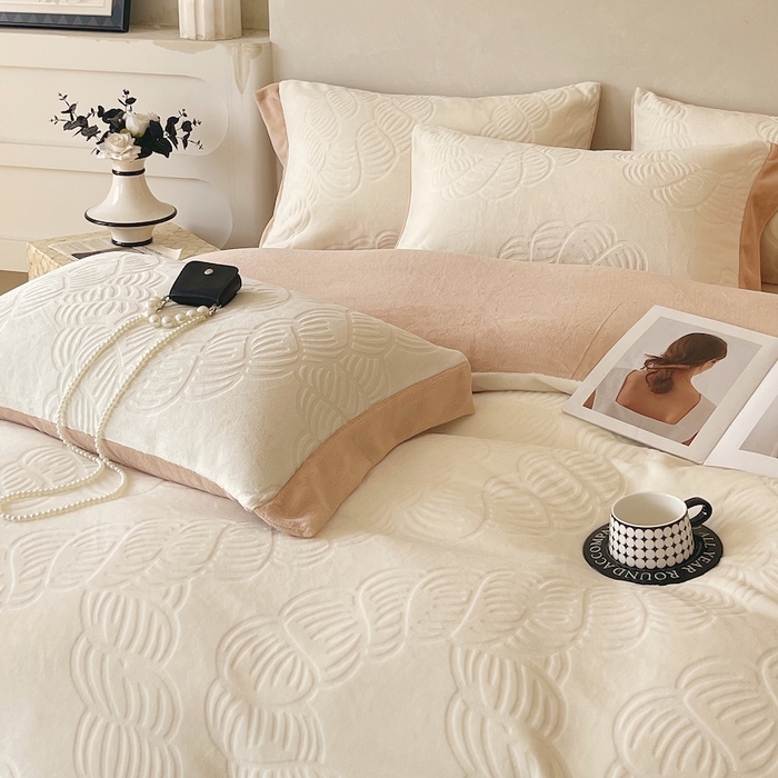 91家纺网 家纺一手货源 找家纺 乐蔻家纺 2025新款欧式烂花牛奶绒四件套-伊索 伊索-奶白