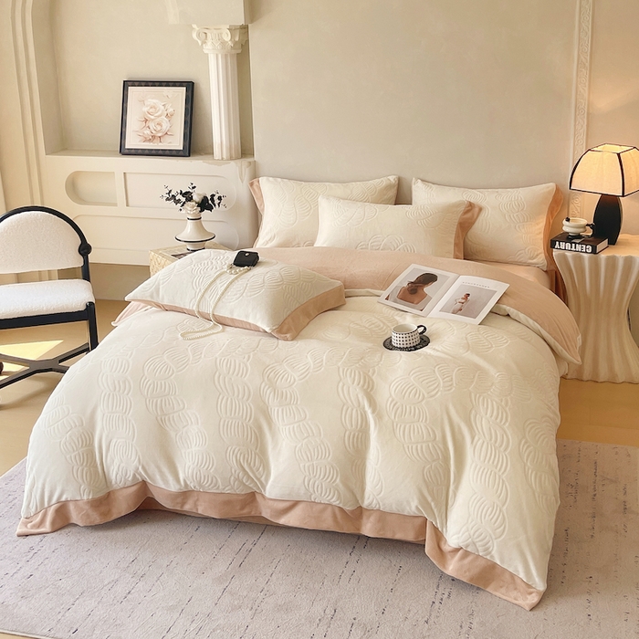 91家纺网 家纺一手货源 找家纺 乐蔻家纺 2025新款欧式烂花牛奶绒四件套-伊索 伊索-奶白