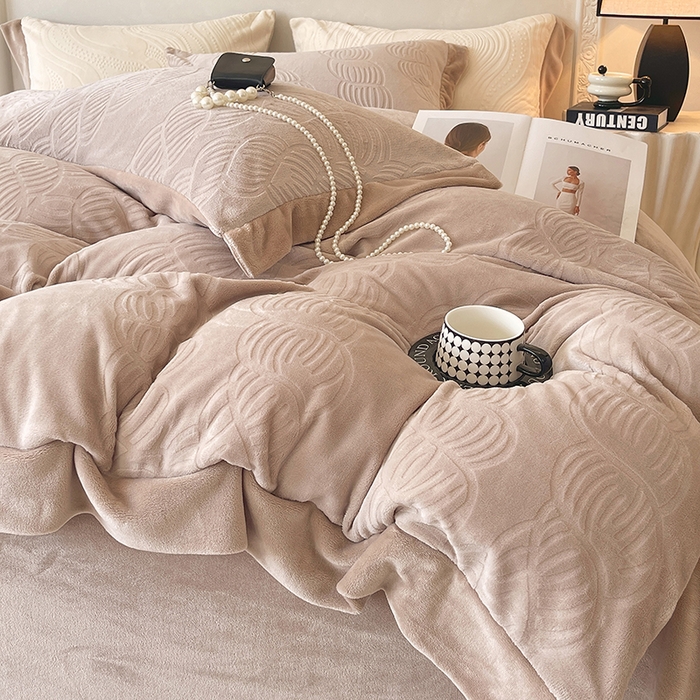 91家纺网 家纺一手货源 找家纺 乐蔻家纺 2025新款欧式烂花牛奶绒四件套-伊索 伊索-卡其