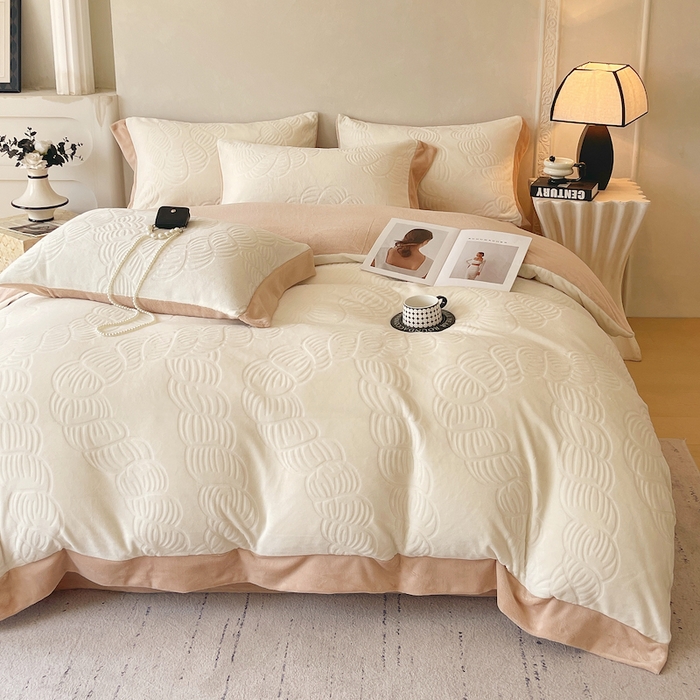 91家纺网 家纺一手货源 找家纺 乐蔻家纺 2025新款欧式烂花牛奶绒四件套-伊索 伊索-奶白