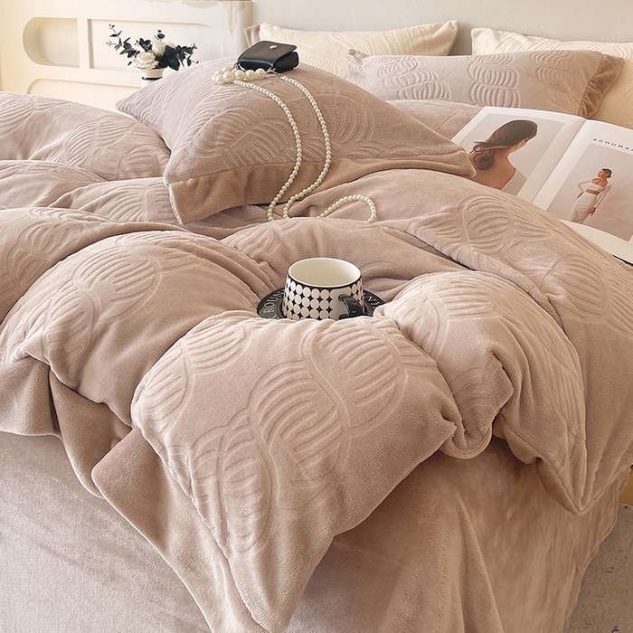 91家纺网 家纺一手货源 找家纺 乐蔻家纺 2025新款欧式烂花牛奶绒四件套-伊索 伊索-卡其