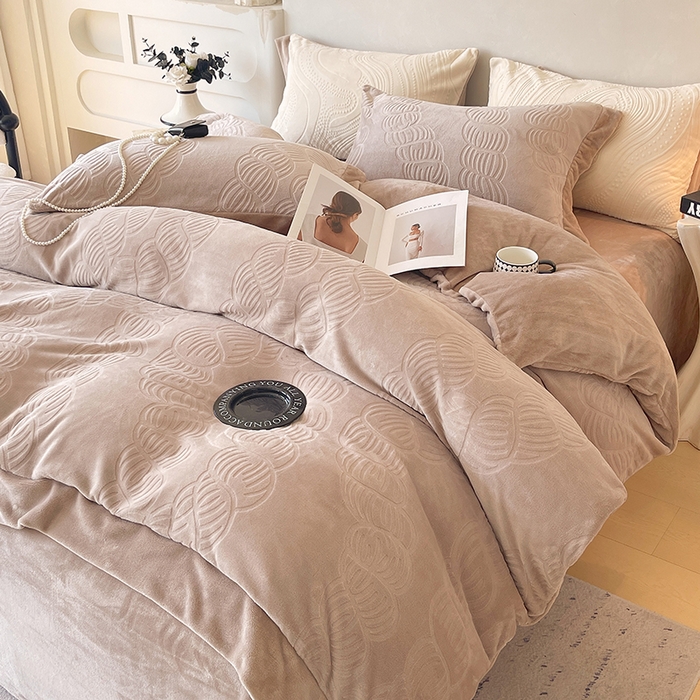 91家纺网 家纺一手货源 找家纺 乐蔻家纺 2025新款欧式烂花牛奶绒四件套-伊索 伊索-卡其