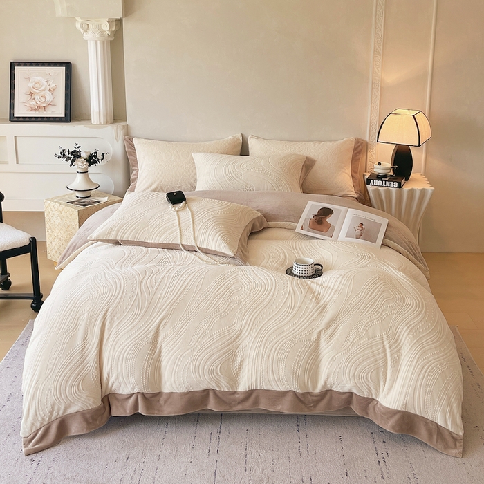 91家纺网 家纺一手货源 找家纺 乐蔻家纺 2025新款欧式烂花牛奶绒四件套-弗洛 弗洛-奶白