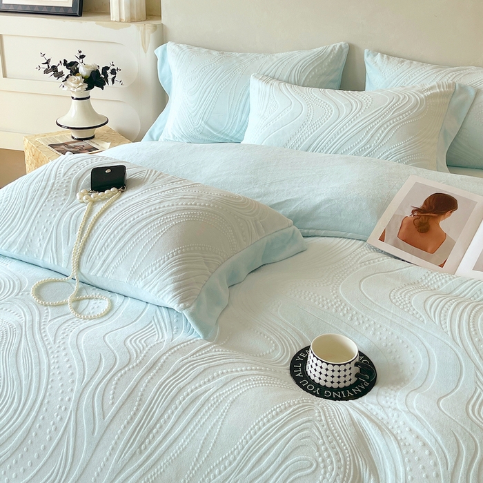 91家纺网 家纺一手货源 找家纺 乐蔻家纺 2025新款欧式烂花牛奶绒四件套-弗洛 弗洛-天青