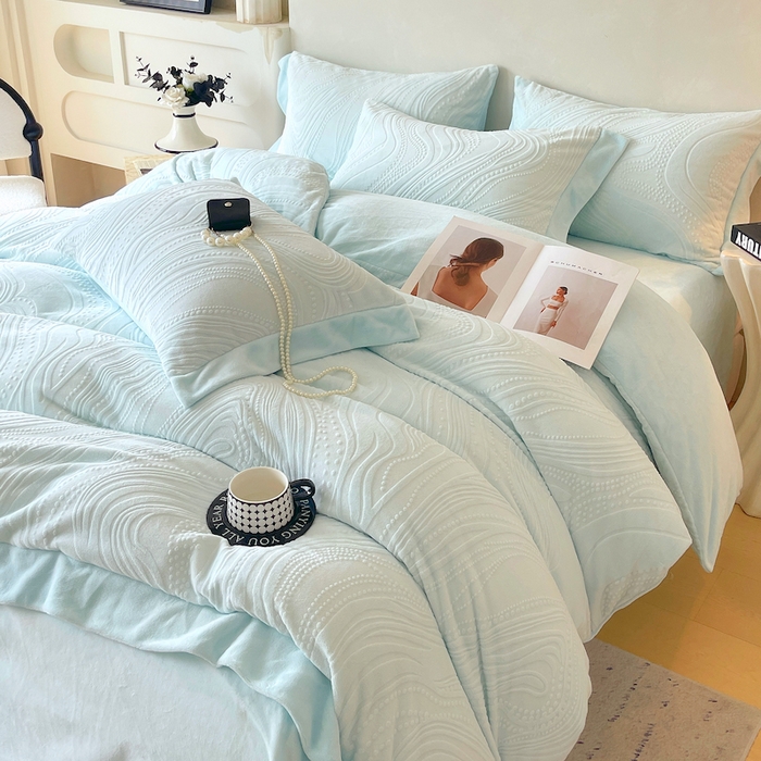 91家纺网 家纺一手货源 找家纺 乐蔻家纺 2025新款欧式烂花牛奶绒四件套-弗洛 弗洛-天青