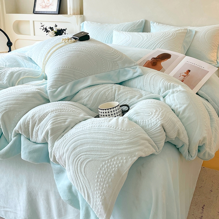 91家纺网 家纺一手货源 找家纺 乐蔻家纺 2025新款欧式烂花牛奶绒四件套-弗洛 弗洛-天青