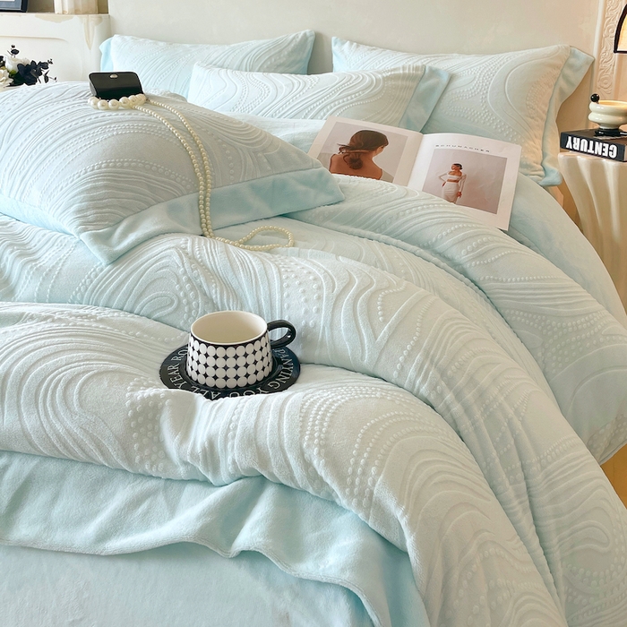 91家纺网 家纺一手货源 找家纺 乐蔻家纺 2025新款欧式烂花牛奶绒四件套-弗洛 弗洛-天青