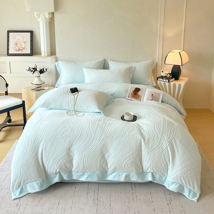 91家纺网 家纺一手货源 找家纺 乐蔻家纺 2025新款欧式烂花牛奶绒四件套-弗洛 弗洛-天青