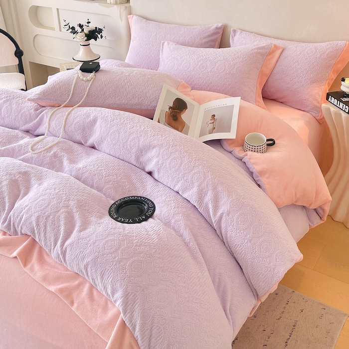 91家纺网 家纺一手货源 找家纺 乐蔻家纺 2025新款欧式烂花牛奶绒四件套-艾拉 艾拉-蝴蝶粉