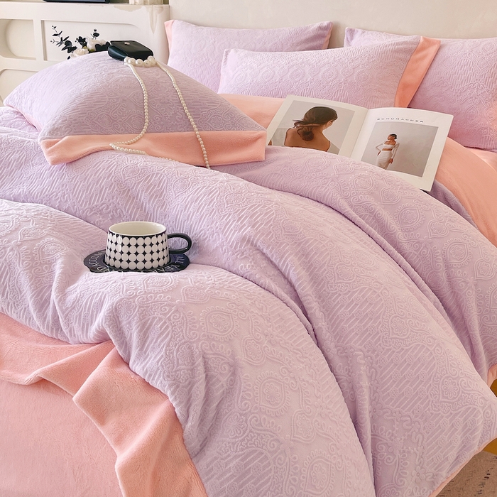 91家纺网 家纺一手货源 找家纺 乐蔻家纺 2025新款欧式烂花牛奶绒四件套-艾拉 艾拉-蝴蝶粉