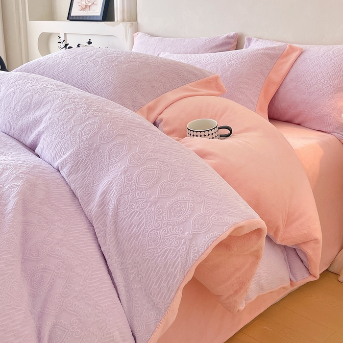 91家纺网 家纺一手货源 找家纺 乐蔻家纺 2025新款欧式烂花牛奶绒四件套-艾拉 艾拉-蝴蝶粉