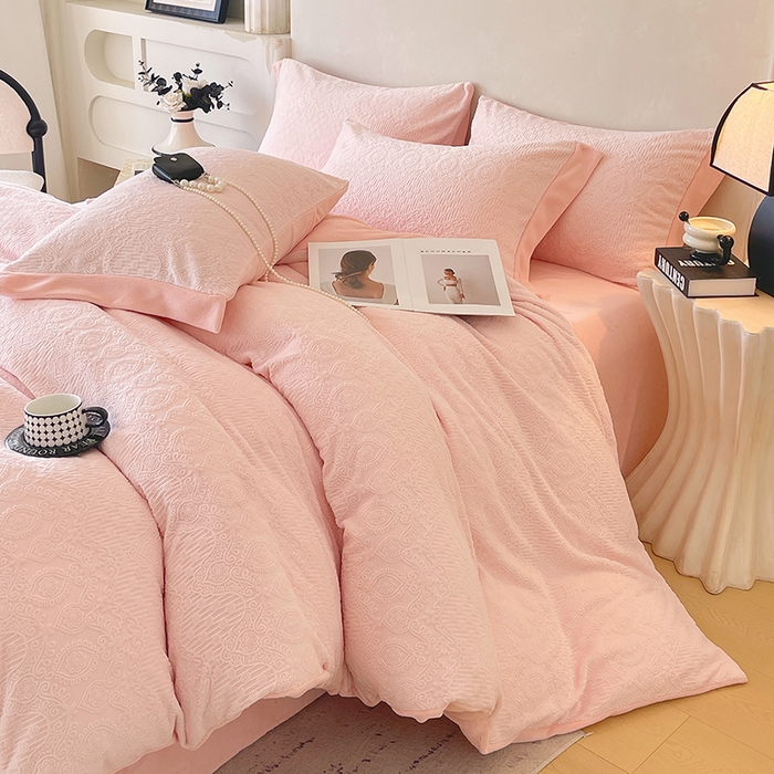 91家纺网 家纺一手货源 找家纺 乐蔻家纺 2025新款欧式烂花牛奶绒四件套-艾拉 艾拉-嫩粉