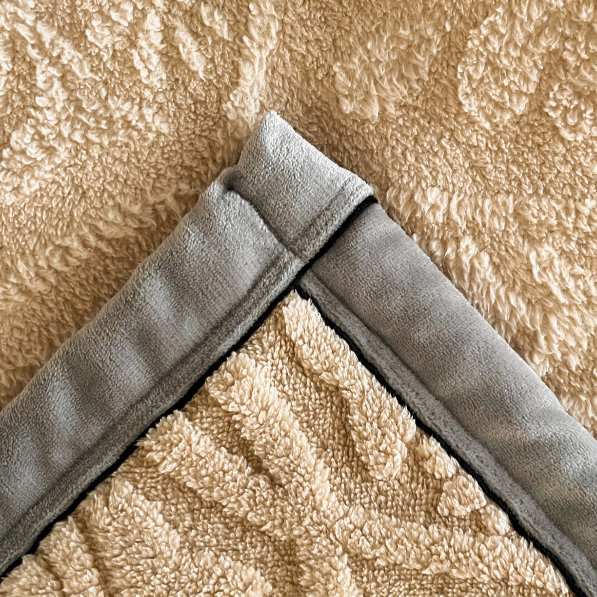 91家纺网 家纺一手货源 找家纺 （总）莱家富 2025新款塔芙绒舒棉绒单层毯-繁花系列（可供跨境外贸抽空压缩爆款首选）