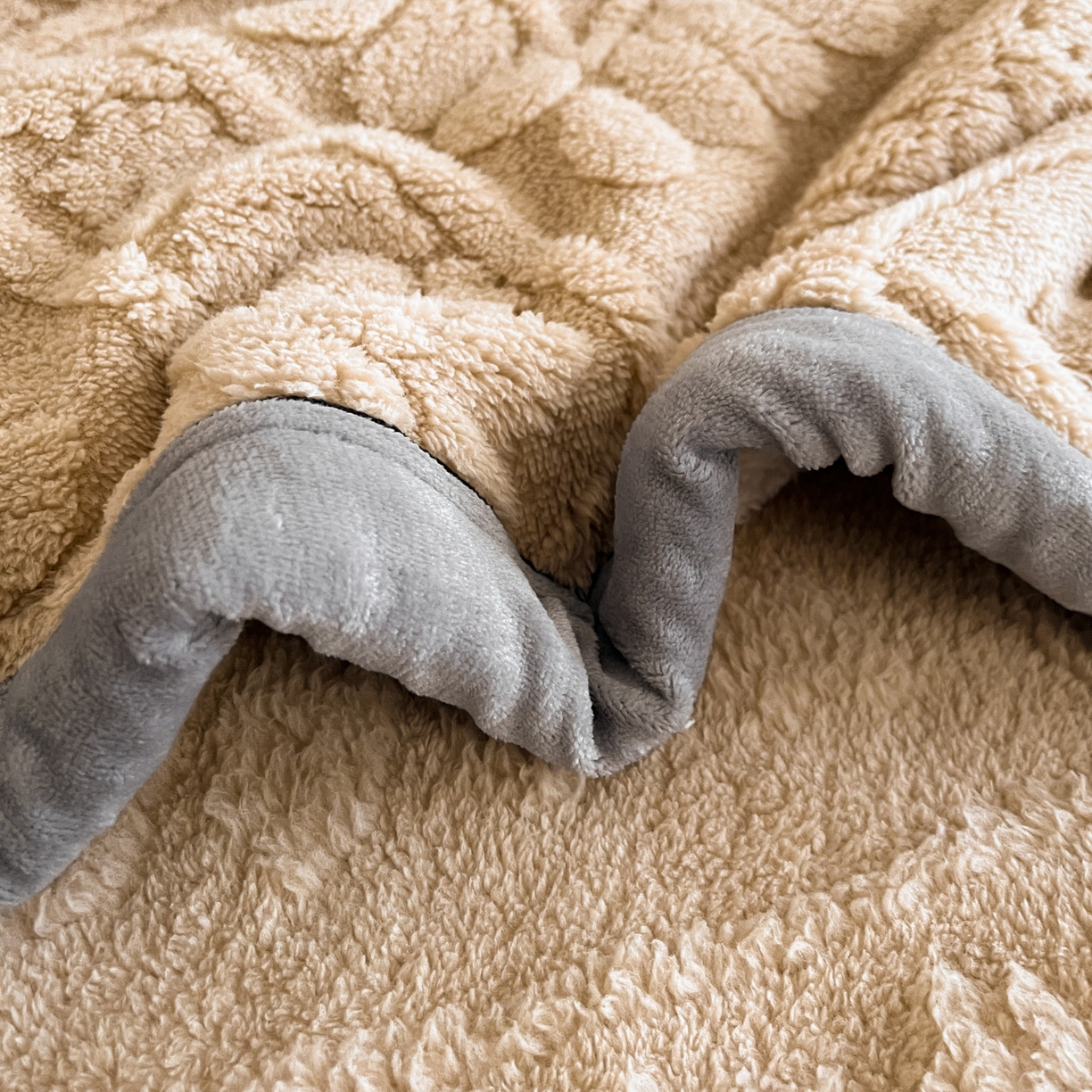 91家纺网 家纺一手货源 找家纺 （总）莱家富 2025新款塔芙绒舒棉绒单层毯-繁花系列（可供跨境外贸抽空压缩爆款首选）