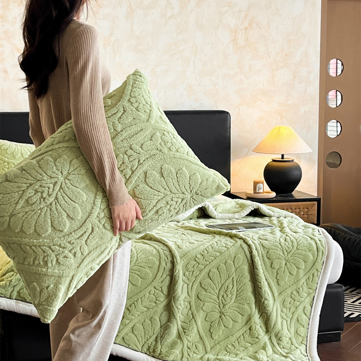 91家纺网 家纺一手货源 找家纺 莱家富 2026新款塔芙绒舒棉绒单层毯-繁花系列（可供跨境外贸抽空压缩爆款首选） 繁花-复古绿