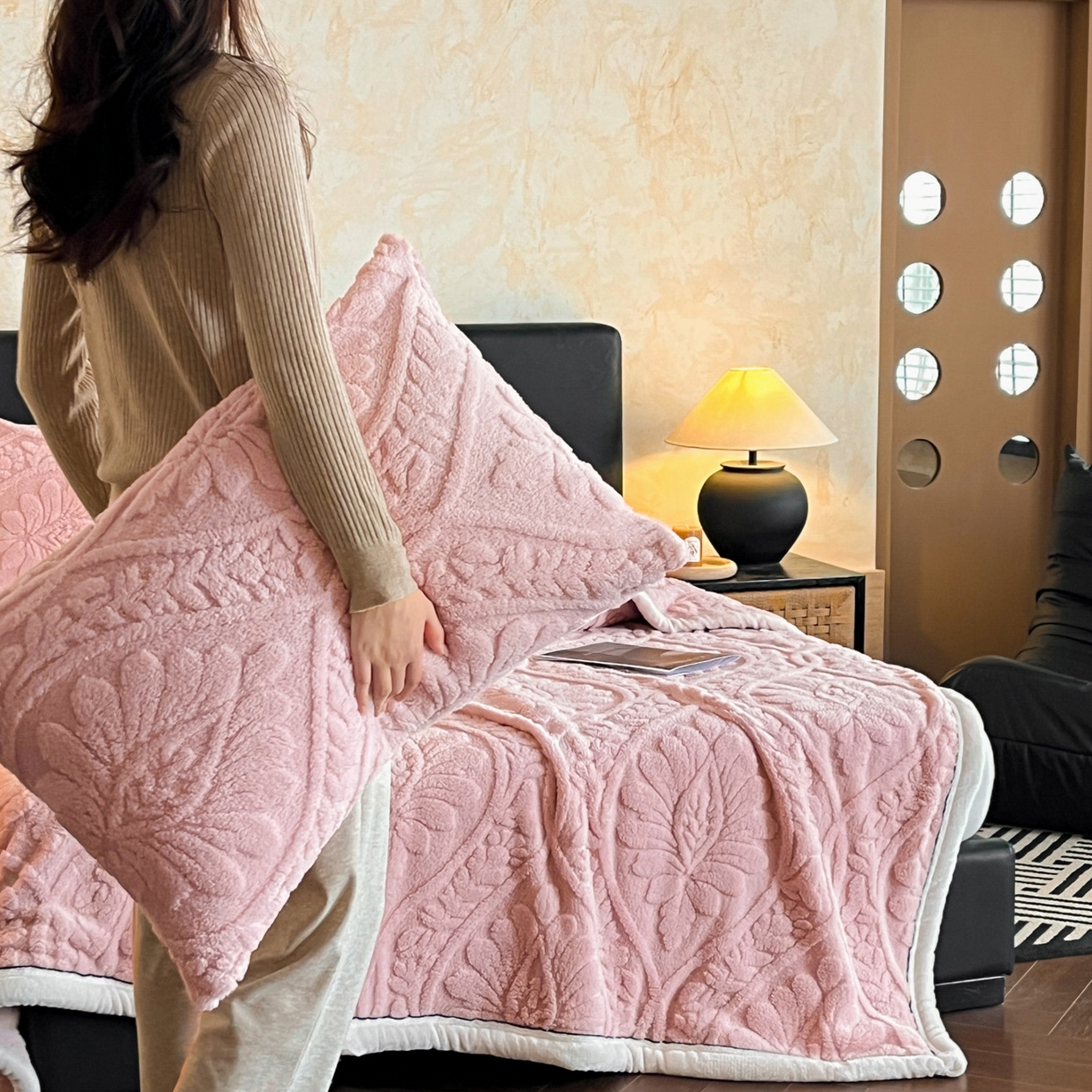91家纺网 家纺一手货源 找家纺 莱家富 2026新款塔芙绒舒棉绒单层毯-繁花系列（可供跨境外贸抽空压缩爆款首选） 繁花-公主粉
