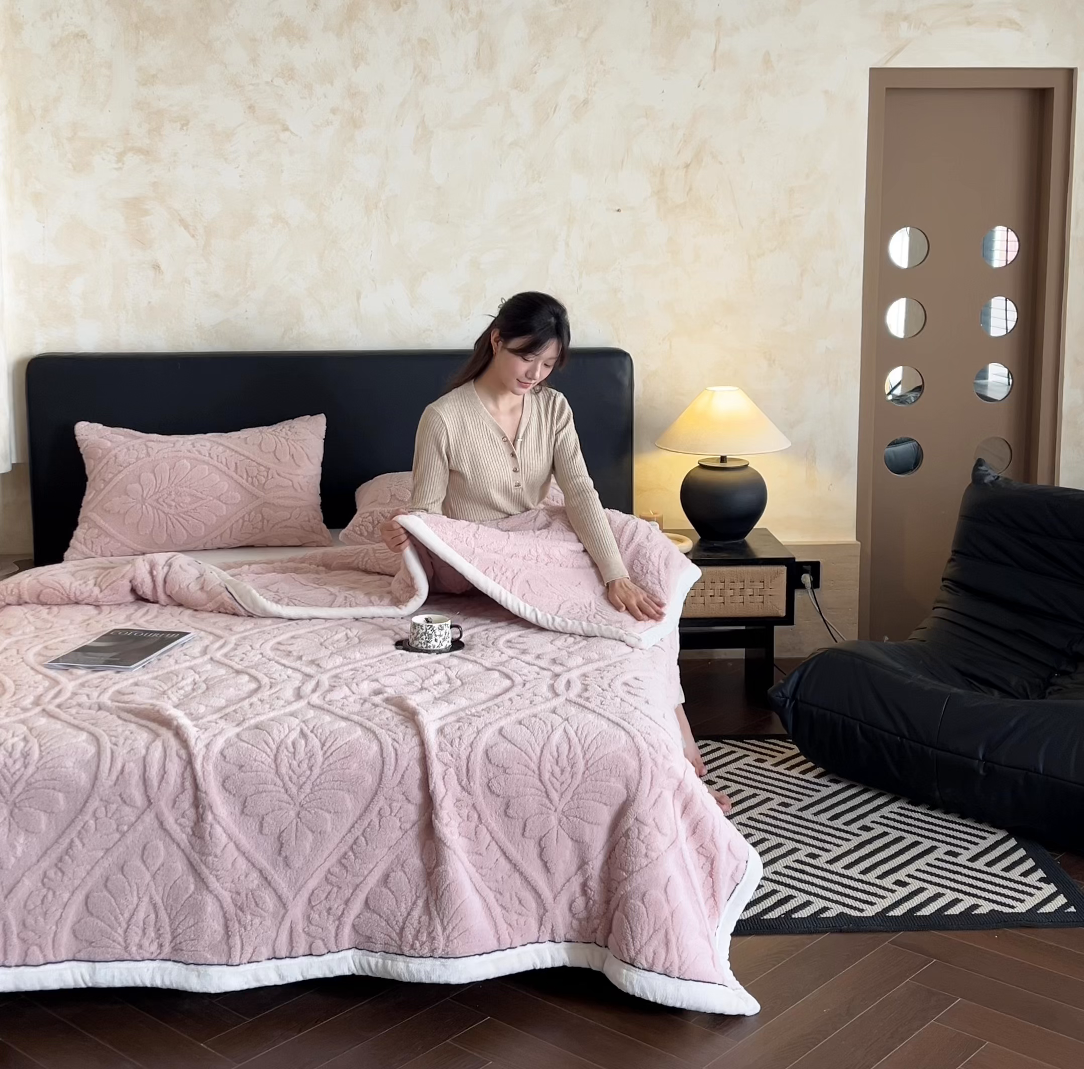 91家纺网 家纺一手货源 找家纺 莱家富 2026新款塔芙绒舒棉绒单层毯-繁花系列（可供跨境外贸抽空压缩爆款首选） 繁花-公主粉
