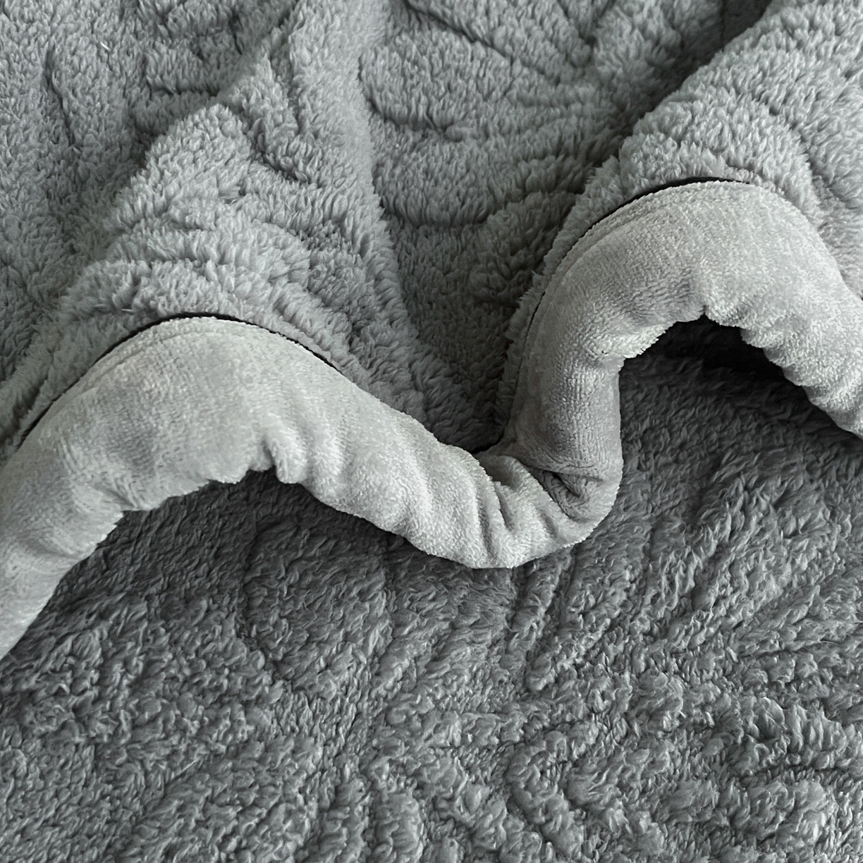 91家纺网 家纺一手货源 找家纺 莱家富 2026新款塔芙绒舒棉绒单层毯-繁花系列（可供跨境外贸抽空压缩爆款首选） 繁花-深灰