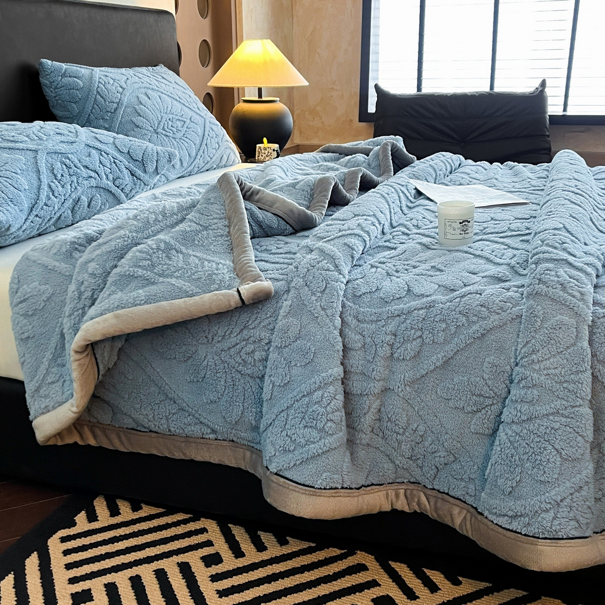 91家纺网 家纺一手货源 找家纺 莱家富 2026新款塔芙绒舒棉绒单层毯-繁花系列（可供跨境外贸抽空压缩爆款首选） 繁花-午夜蓝