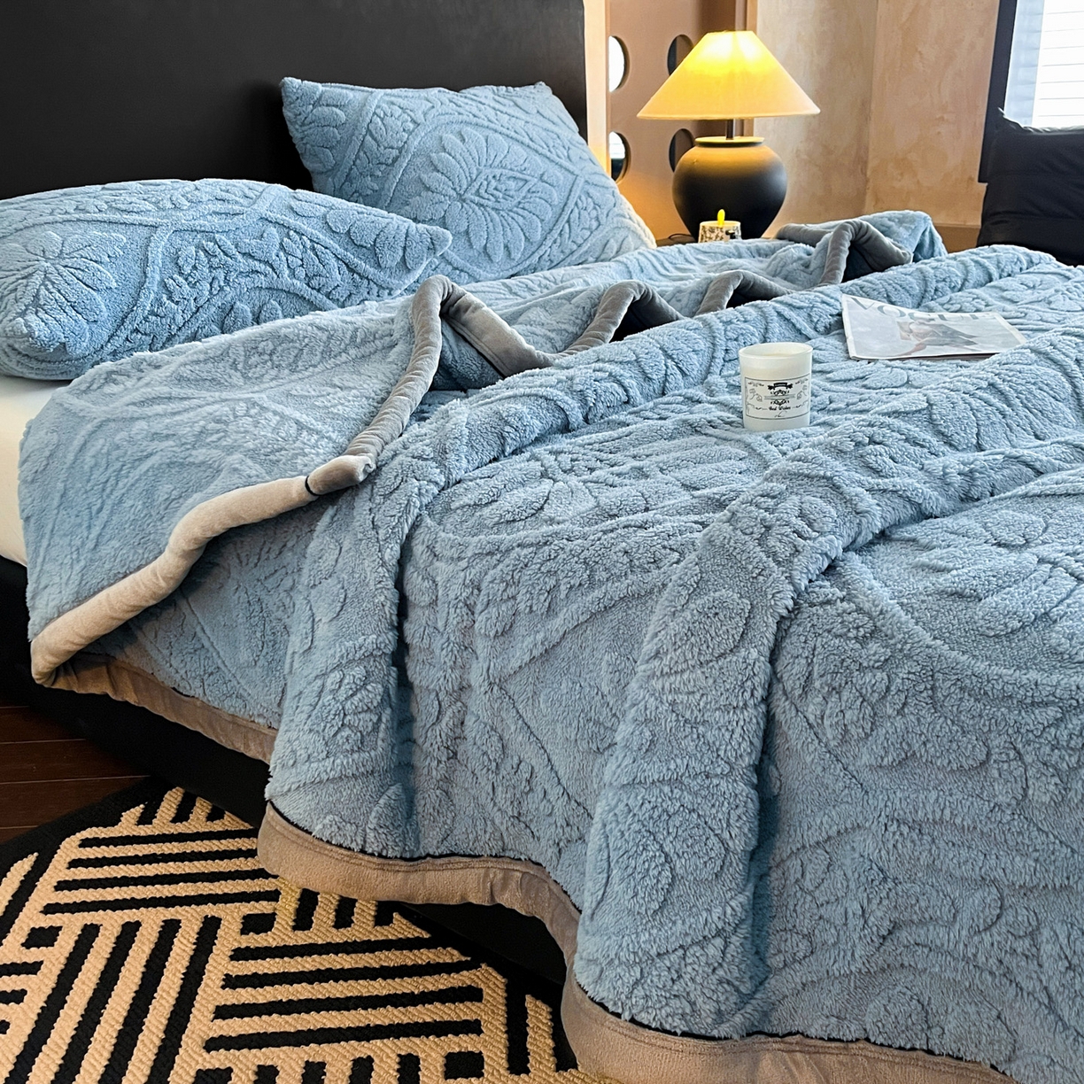 91家纺网 家纺一手货源 找家纺 莱家富 2026新款塔芙绒舒棉绒单层毯-繁花系列（可供跨境外贸抽空压缩爆款首选） 繁花-午夜蓝