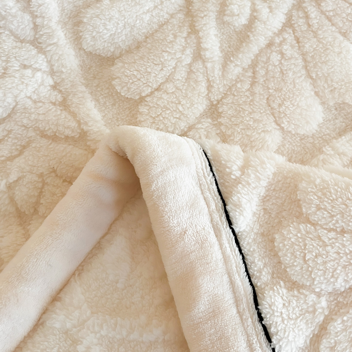 91家纺网 家纺一手货源 找家纺 莱家富 2026新款塔芙绒舒棉绒单层毯-繁花系列（可供跨境外贸抽空压缩爆款首选） 繁花-象牙白