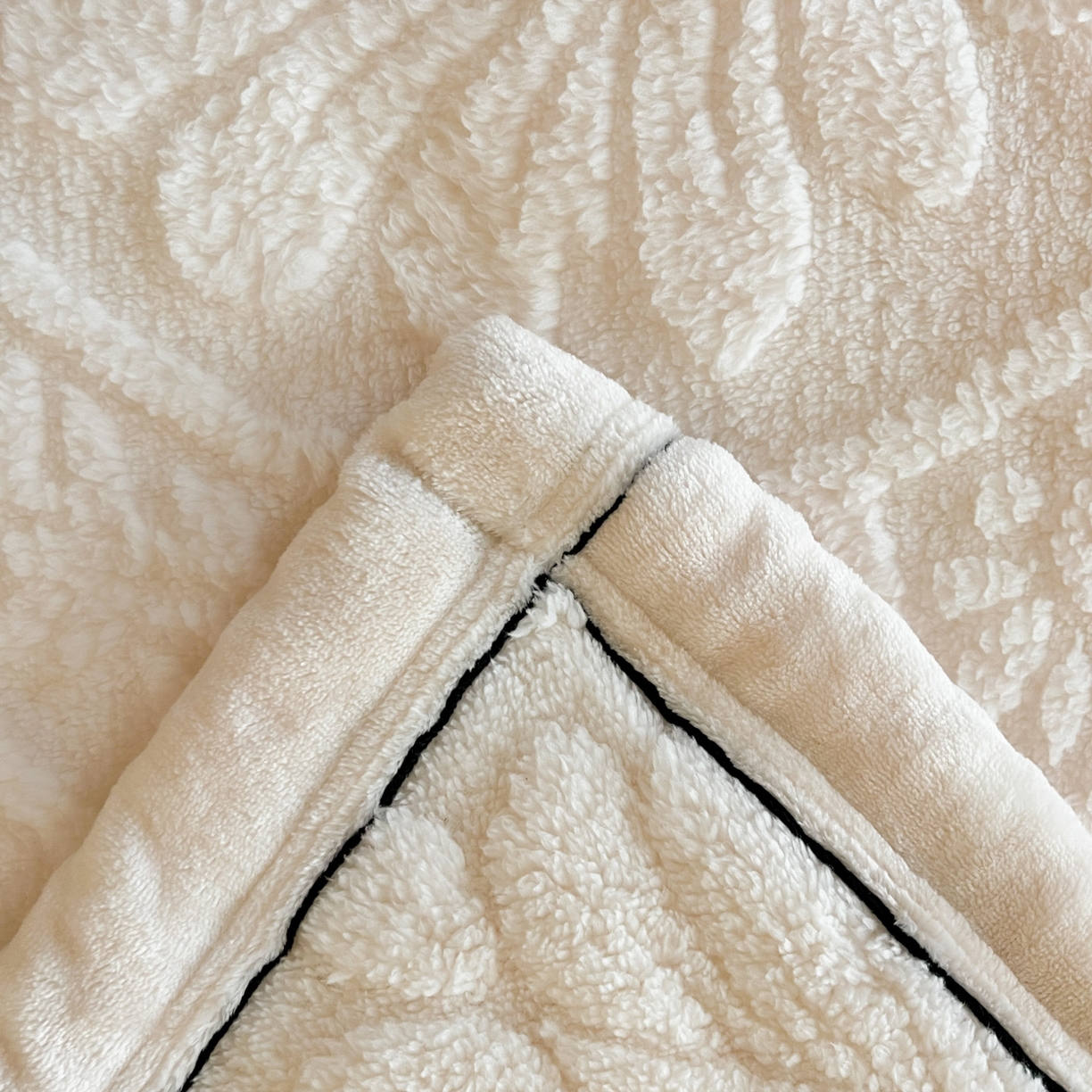 91家纺网 家纺一手货源 找家纺 莱家富 2026新款塔芙绒舒棉绒单层毯-繁花系列（可供跨境外贸抽空压缩爆款首选） 繁花-象牙白