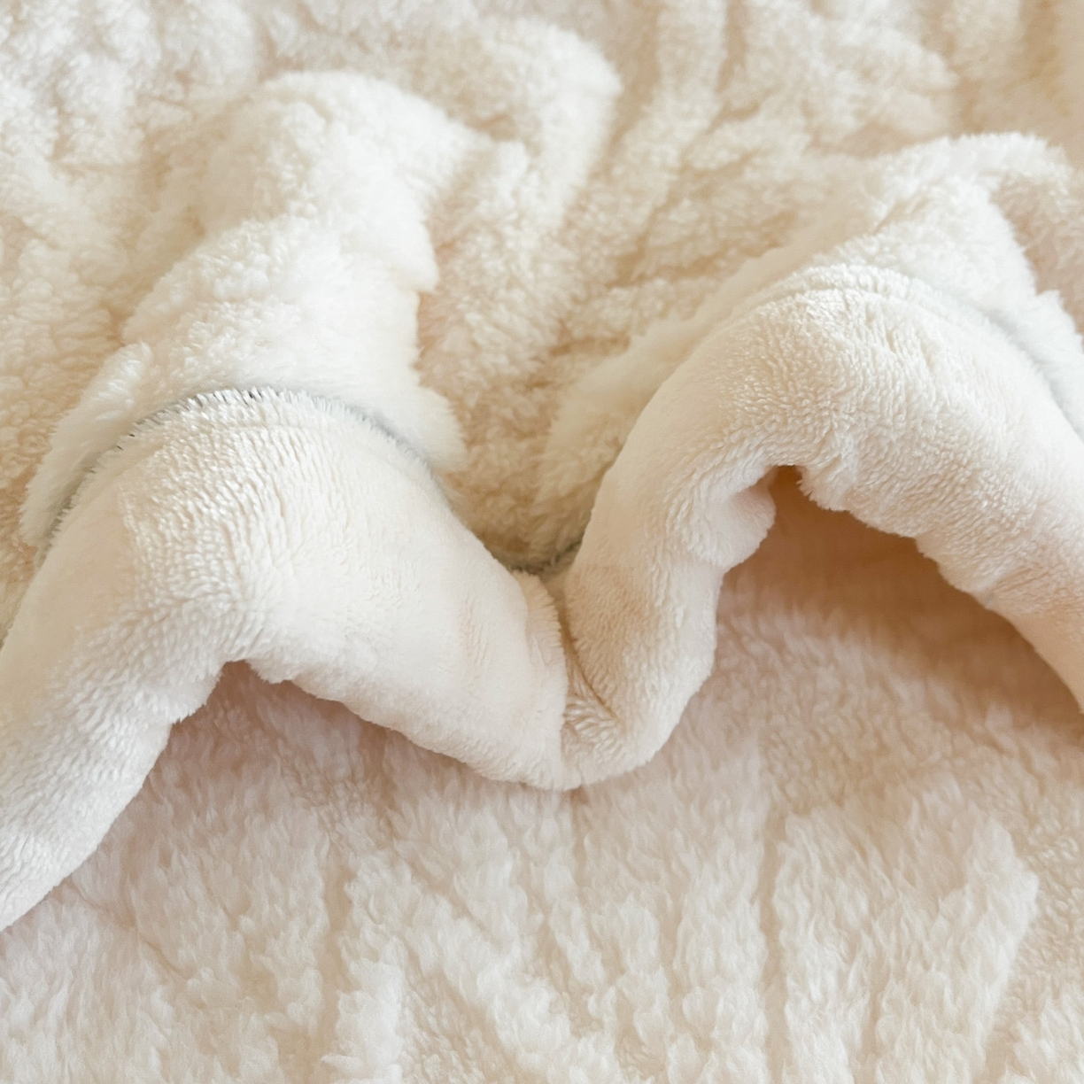 91家纺网 家纺一手货源 找家纺 莱家富 2026新款塔芙绒舒棉绒单层毯-繁花系列（可供跨境外贸抽空压缩爆款首选） 繁花-象牙白